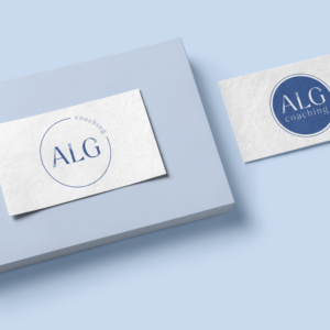 Ce visuel présente le logo principal et le logo secondaire de l'entreprise ALG Coaching. Cette identité visuelle a été créée par Nuance communication dans le cadre de la prestation Nuance essentielle.