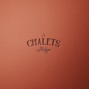 Ce visuel présente le logo principal de l'établissement Les Chalets de Philippe à Chamonix. Cette identité visuelle a été créée par Nuance communication dans le cadre de la prestation Nuance essentielle.