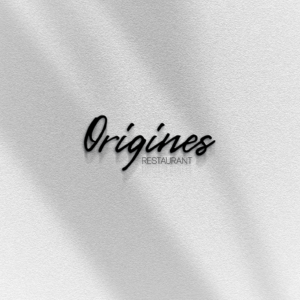 Ce visuel présente le logo principal du restaurant Origines situé à Annecy. Cette identité visuelle a été créée par Nuance communication dans le cadre de la prestation Nuance essentielle.